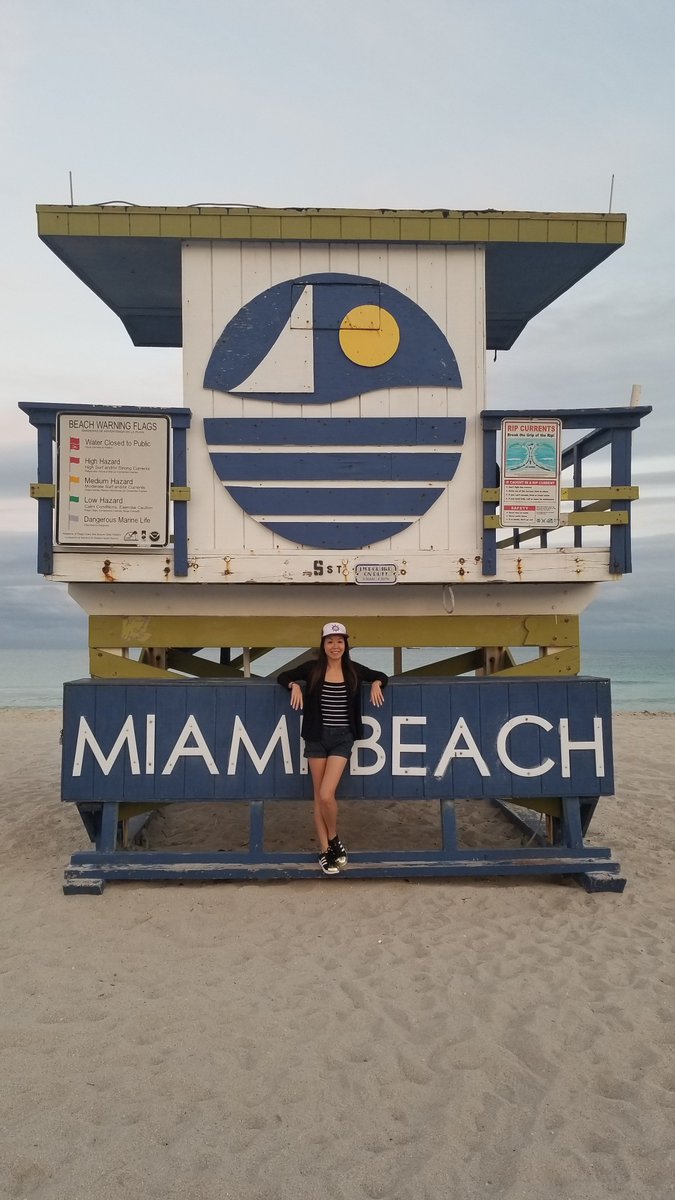 glowtsai's tweet photo. #TravelTuesday to Miami Beach... I'm no snowbird, but if I was, this would be my winter home.
#miamibeach #southbeach #miami #beach #lifeguardtower #snowbird #winterhome #ilovetotravel #nofilter #GloBalla #GloBalls #GloGetter #GetThatGlo #TheGoddessGlo #GloUp #GloLyfe https://t.co/Aos1Vwh5Xa