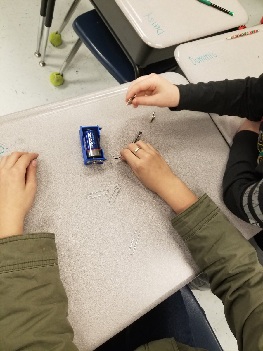 5th grade students experimenting with electromagnets. 🔎 <a href="/GlyndaleElemen1/">Glyndale Elementary</a> #5thgrade #electromagnets #science #handsonlearning