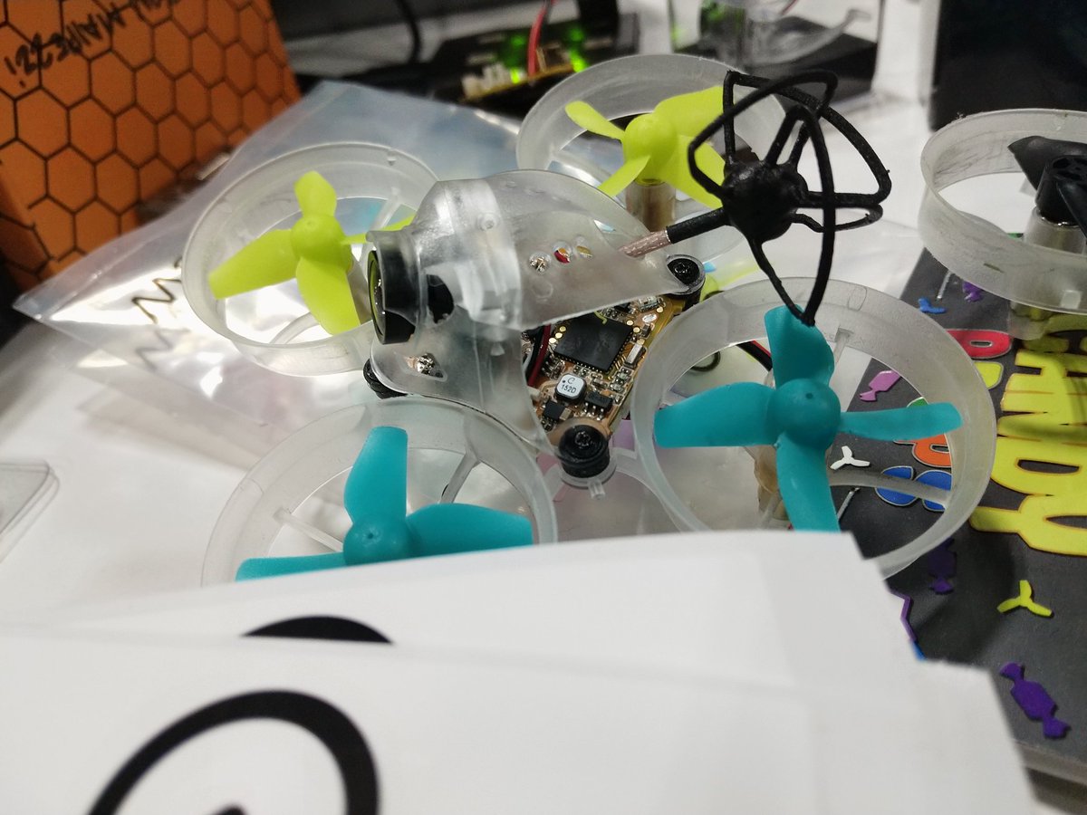 taimei_u's tweet image. #NewBeeDrone いた！
#CES2019