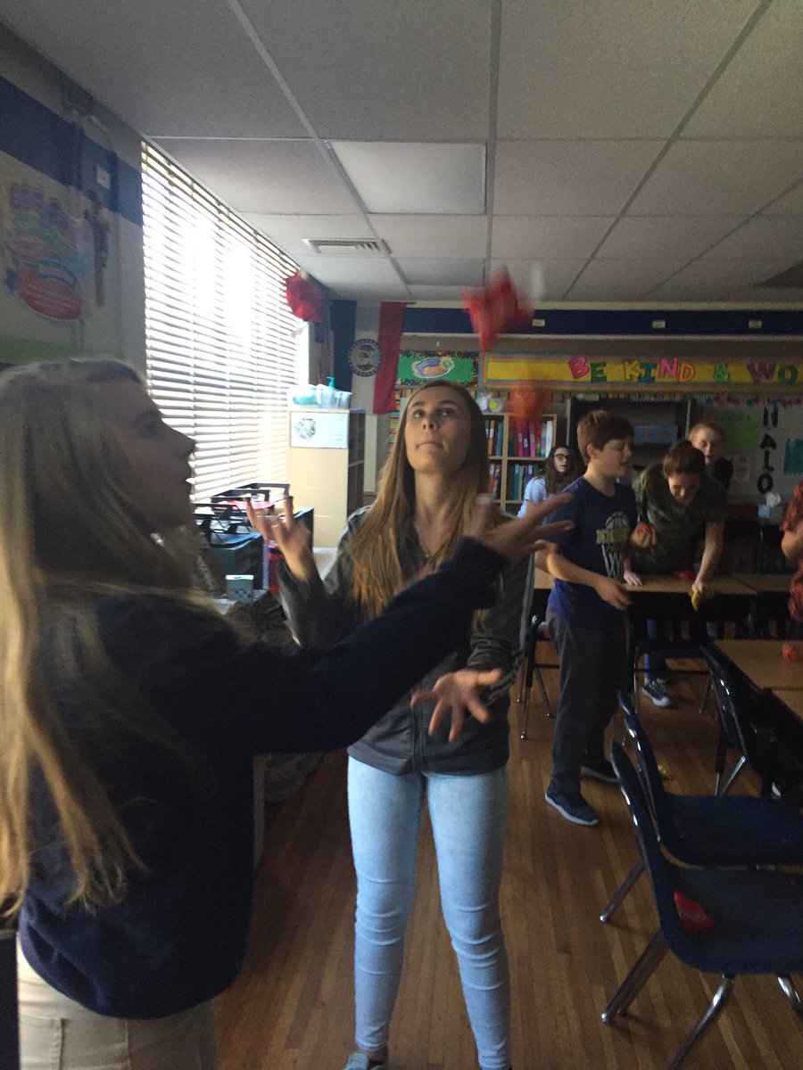 BextenMolly's tweet photo. I loved watching my 7th graders learn to juggle and then hear how they compared it to the branches of our government. Thank you for the idea TLAP author Dave Burgess!
#ICAngels https://t.co/uPzHkI5h4N