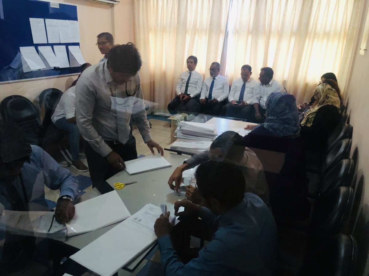 Banafsaa's tweet photo. People’s National Congress ufehdhumahtakai 4000 form EC aa havaalu kurumuge therein @VaguthuOnline @Ch13official @avasmv @Mihaarunews @sunbrk @PSMnewsmv https://t.co/GAr8Kit5aJ