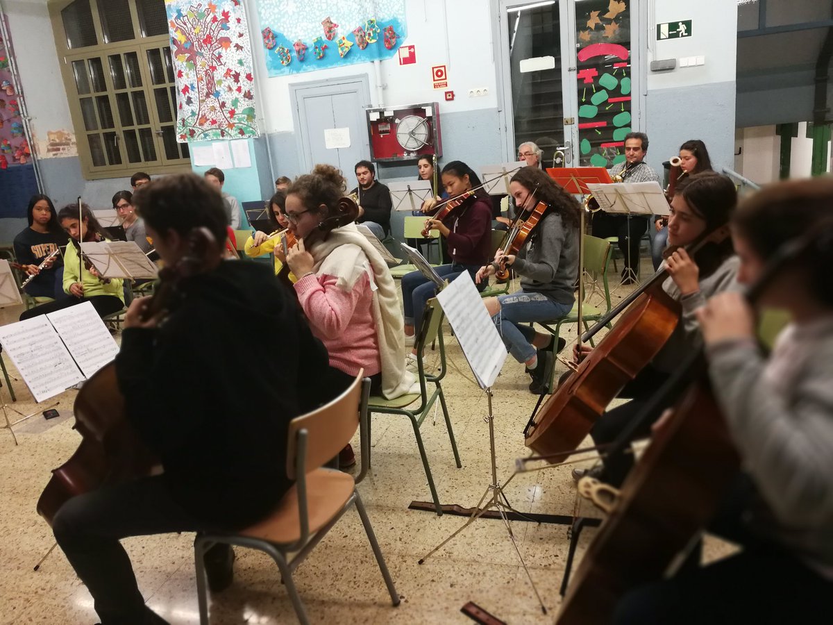 LEMiJPC's tweet image. Estem preparant els concerts de @cordecors @MusicalsChoir i #RavalSimfònic a l'Auditori de la ONCE(Gran Via 400). Diumenge a les 11:30.Pots comprar entrades(2€) els dies 9 i 10 de gener, de 18:30- 20:30, al local "el racó de la cultura" C/ Viladomat n75 Baixos. @CNLBarcelona