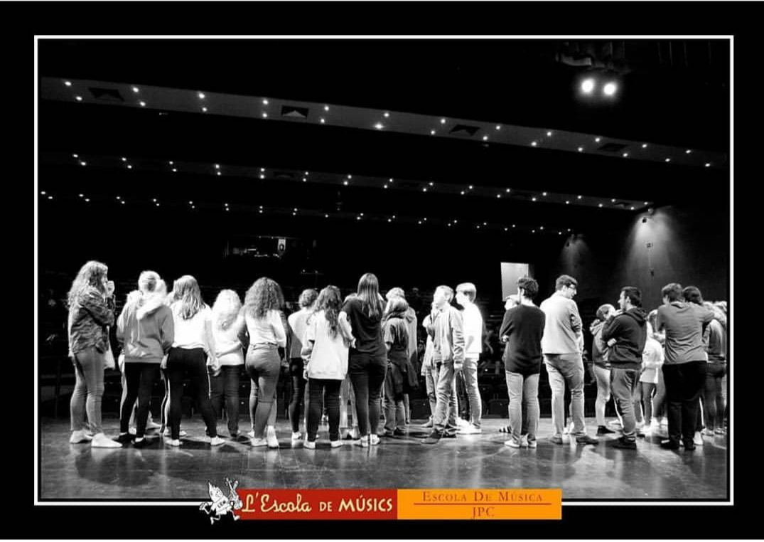 LEMiJPC's tweet image. Estem preparant els concerts de @cordecors @MusicalsChoir i #RavalSimfònic a l'Auditori de la ONCE(Gran Via 400). Diumenge a les 11:30.Pots comprar entrades(2€) els dies 9 i 10 de gener, de 18:30- 20:30, al local "el racó de la cultura" C/ Viladomat n75 Baixos. @CNLBarcelona