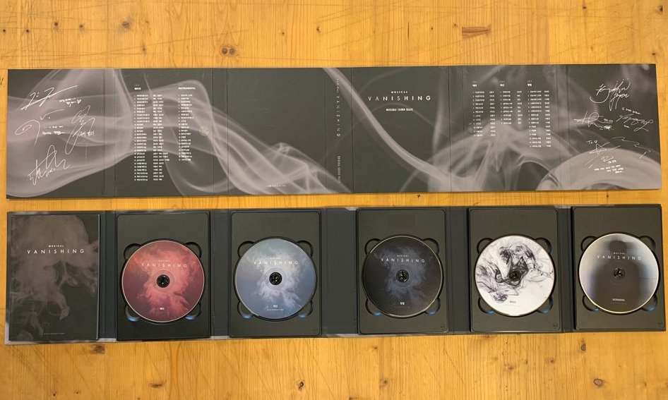 vanishing_neo's tweet photo. 2018 뮤지컬<배니싱> 스튜디오 OST 판매 공지

-장소 : 엘가커피 대학로점
-기간 : 1/10(목) ~ 1/23(수)
-금액 : 50,000원

자세한 내용은 아래의 이미지 확인 부탁드려요:)

#10일_내일부터_판매
#기다려줘서_고마워요 https://t.co/EpbCUwurFc