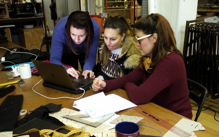 wemakecc's tweet photo. Partecipare a un progetto europeo, venire in residenza @wemakecc, fare ricerca sulla moda modulare: ne parliamo giovedì 10 gennaio h19 con la designer parigina Elisabeth Jayot! https://t.co/lWwOLncHBs #ModaModulare #DigitalFashion #seamly2D #fablab @WORTHProject @zoescope https://t.co/epi5b5qaMn