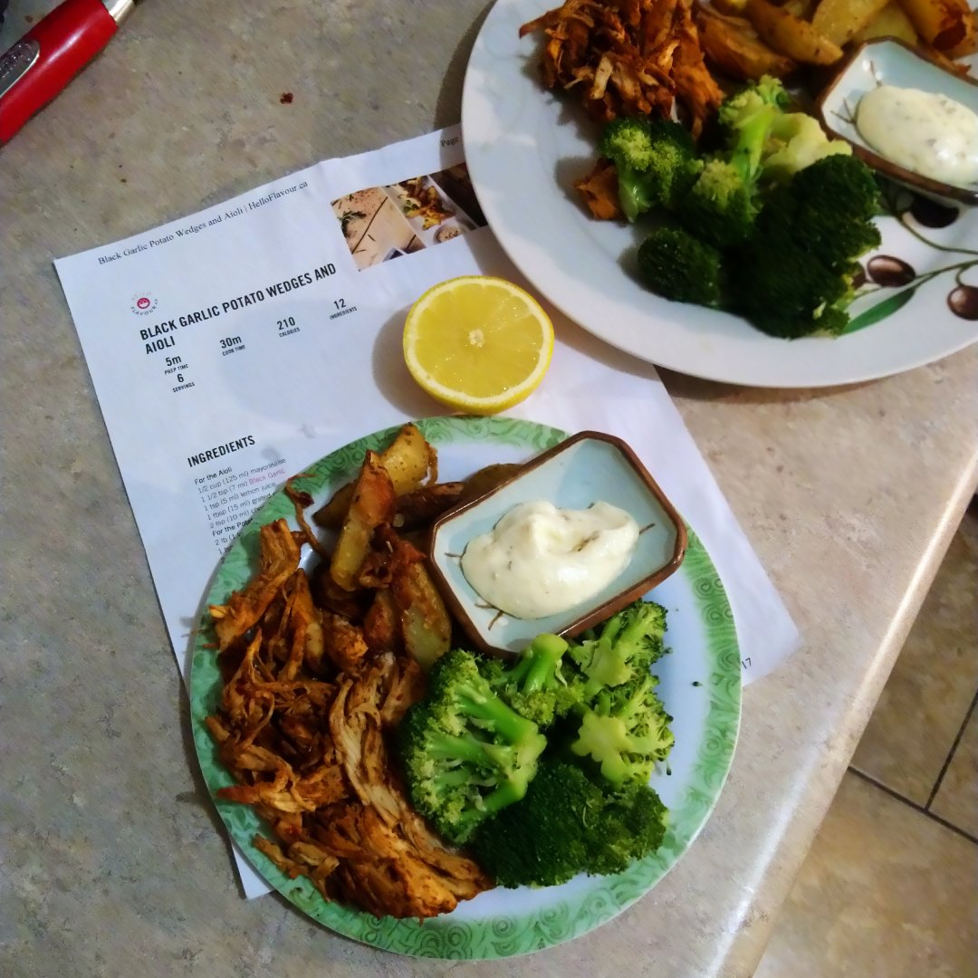 laurapatrickndp's tweet photo. Had so much fun making dinner with @influensterca #EasyHolidayEats #HelloFlavour #complimentary https://t.co/DzEXeMq3JE