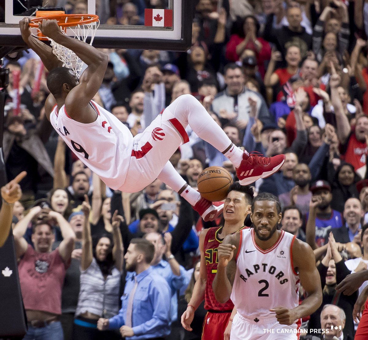 frankgunnphoto's tweet photo. .@raptors @kawhileonard pumps his fist as @sergeibaka slams home the game winning dunk into @JLin7 https://t.co/4PyoxM2ec9