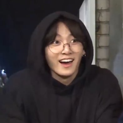 어떤 비극이 와도                  넹 스앵님 근데  
그 귀여움                         저 구몬 다해써옇ㅎ
감당할 수 있겠냐고 
물었습니다. 정국씨,