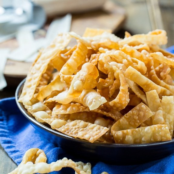 ericasnotes's tweet photo. 11. Cut and fry up some store bought wonton skin to add some crunch to your salad! It's not healthy but it's super delicious. #EricasNotesTips https://t.co/QRiW9MGL1Q