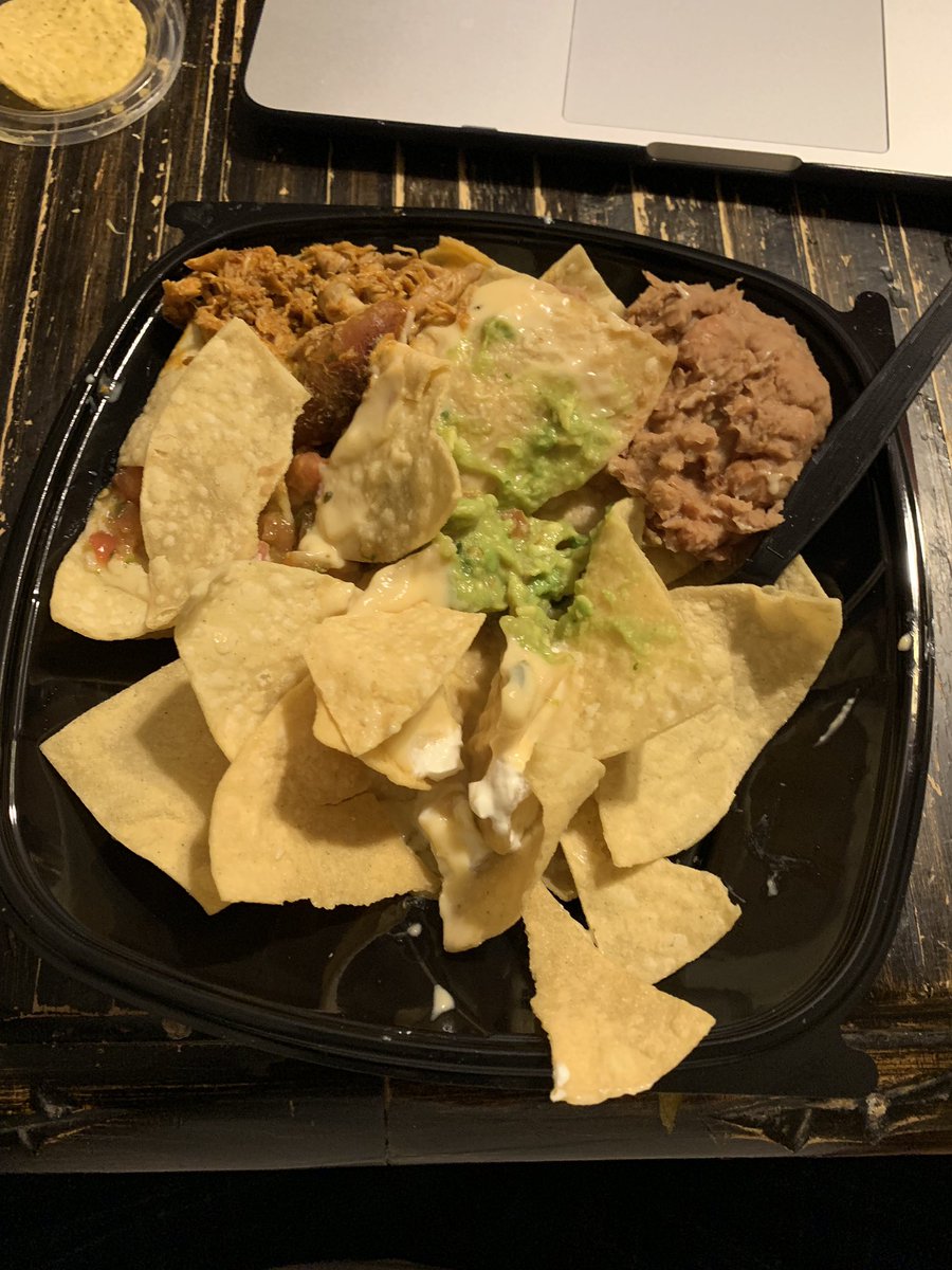 wichooo_o's tweet photo. Guys I ate nachos from pollo loco today. I saw an ad and wanted to try them. Here is the picture I saw and what I got. The first disappointment of 2019. #pollolocotrash https://t.co/6pL90T7qbq
