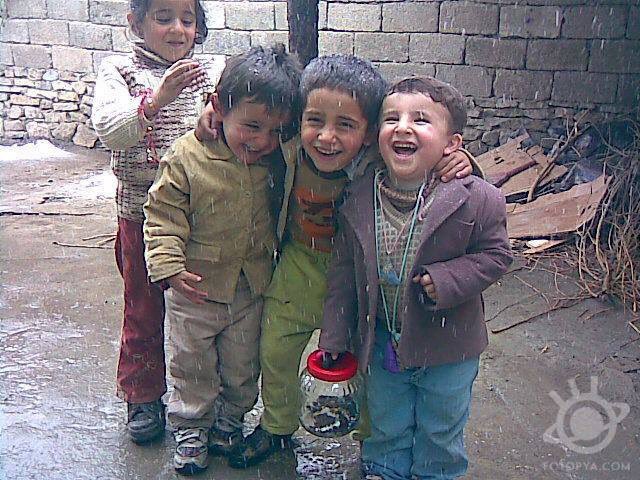 Bir çocukluk edip güldük işte, 
umutsuzluğa say ! 

       Günaydın 🌞 Rojbaş