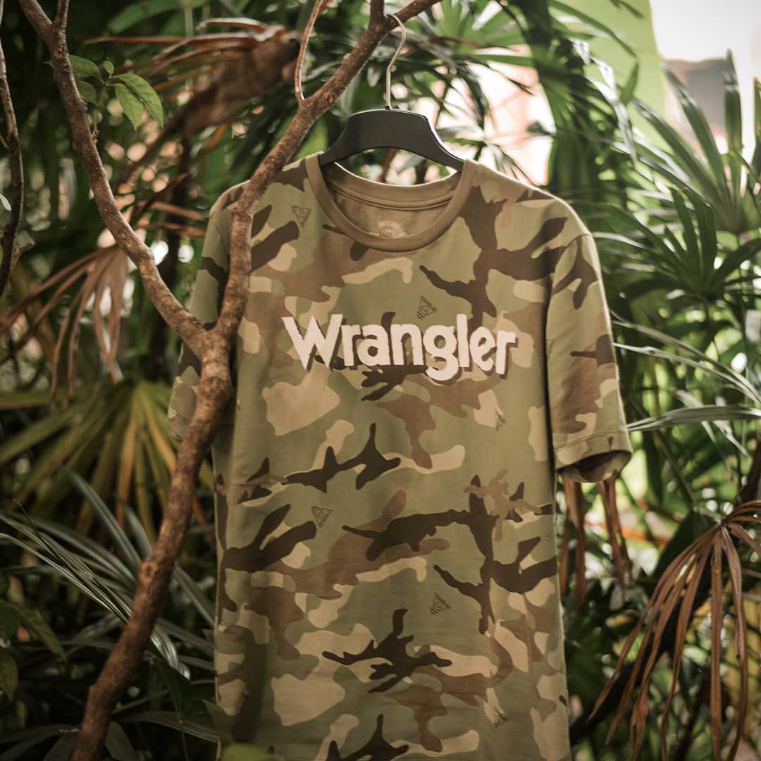 Wranglers! Siapa yang udah pernah ngerasain pengalaman seru bareng #WranglerTees ? Ini dia koleksi terbaru #ArmyPrint yang bisa kamu dapatkan di offline dan online store.

See you there and grab it fast! #WranglerJeansID