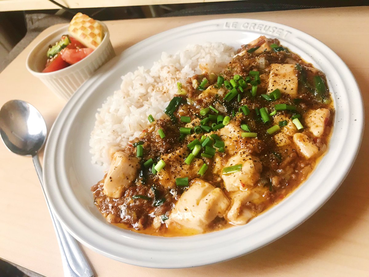 y_cook98's tweet photo. 激遅れ...あけおめ🎍

って事で新年1発目はマーボーご飯
スプーンでよく噛んでガツガツ放り込むべし🤪

#Twitter家庭料理部 #お腹ペコリン部
#オリーブノート
#オリーブノートアンバサダー
#料理好きな人と繋がりたい
#日本自炊協会 関東支部 https://t.co/AxbzWoRcz2