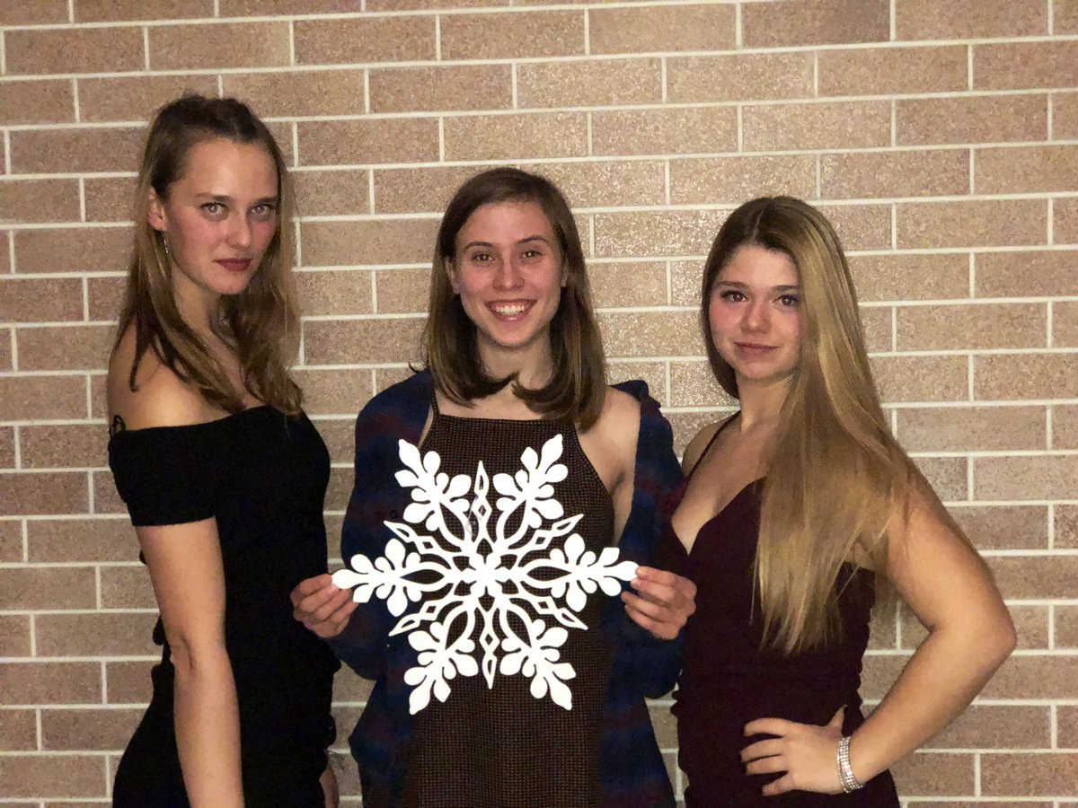 KatieIverson17's tweet photo. Happy birthday to this corn eating, apple eating best friend of mine! Hope your 20th is snow(flake) much fun! π€©π #Halfwayto40 @Lexxbennis8 https://t.co/WvpEzvUMmK