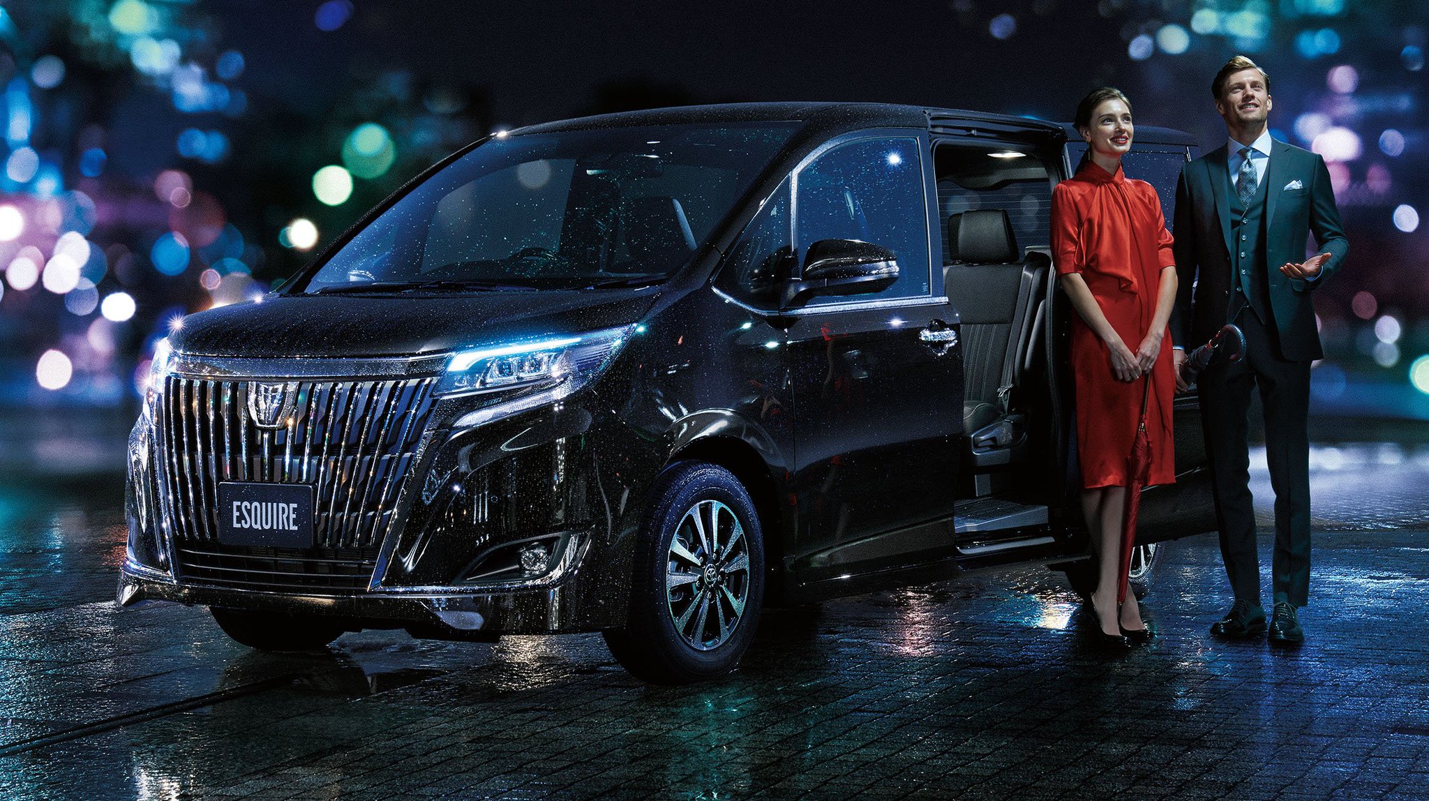 ট ইট র 宮園オート中野店 トヨタ ダイハツ販売店 Esquire 特別仕様車 5ナンバー車 でありながら8人乗りも可能な大人気のミニバンに特別仕様車が加わりました その名も Premium Package Black Tailored 最高グレードでも内装色 ブラック が選択可能に