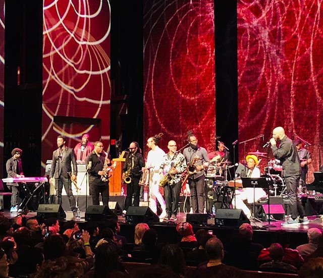 MarcUrselli's tweet image. Here’s arguably #RoyHargrove’s most successful and funky band #RHfactor closing the night at @jazzdotorg joined by special guest @common - I had the great privilege to record Roy and this band in 2005 - the record was nominated for a Grammy and I’m sad t… bit.ly/2SLRo08