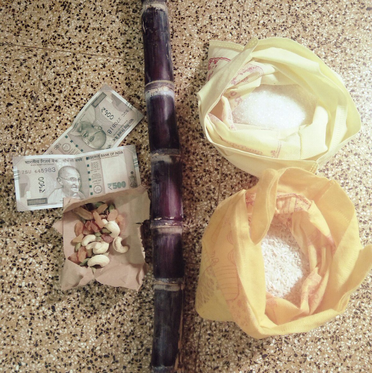 Priyaprabu19's tweet photo. Tamilnadu #ADMKgovt gift for #Pongal2019 #Sankranti2019
to all people who have
#smartcard or #rationcard 😀😀😀😀 😀😀😀😀😀
#sugar #rawrice #cashewnut #Cardamon #drygrapes and
#1000rupees 🍫🍫💐💐 https://t.co/zGFtSkwK3Q
