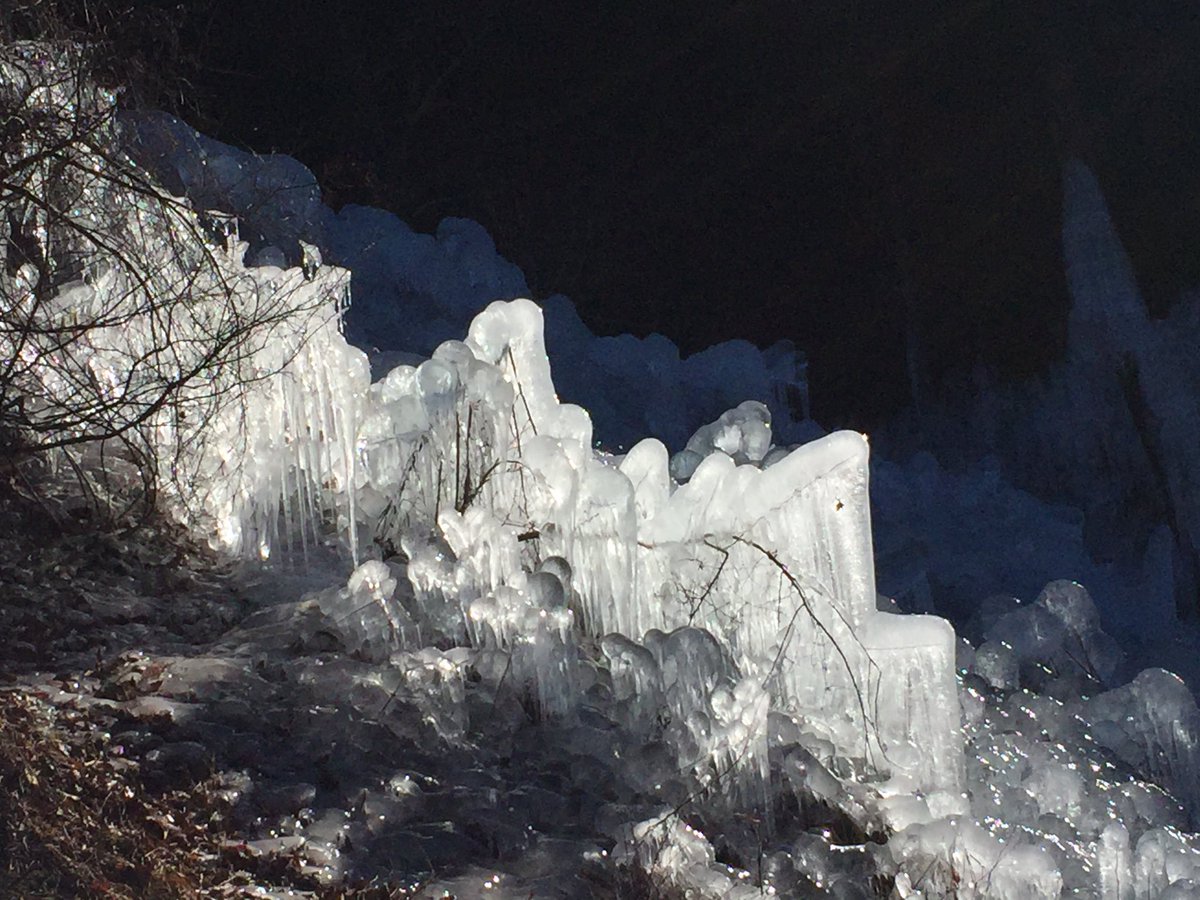 mami_masumi's tweet photo. あしがくぼの氷柱
#芦ヶ久保 #氷柱 #iceicle https://t.co/eZmZQLNr0F