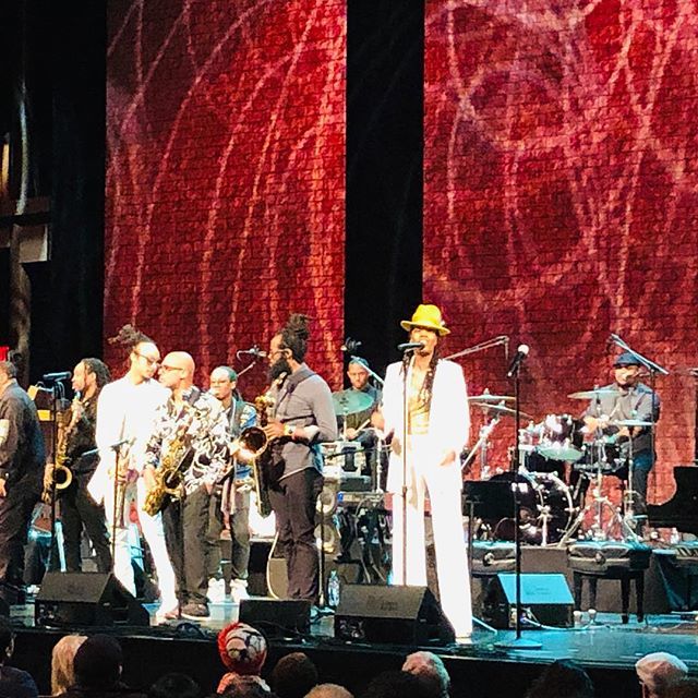 MarcUrselli's tweet image. Here’s arguably #RoyHargrove’s most successful and #funky band #RHfactor closing this long and incredible night at @jazzdotorg with an amazing set of #livemusic filled with special guests (joined here by special guest @zhanerenee1 #ReneeNeufville on voca… bit.ly/2SLzXNo