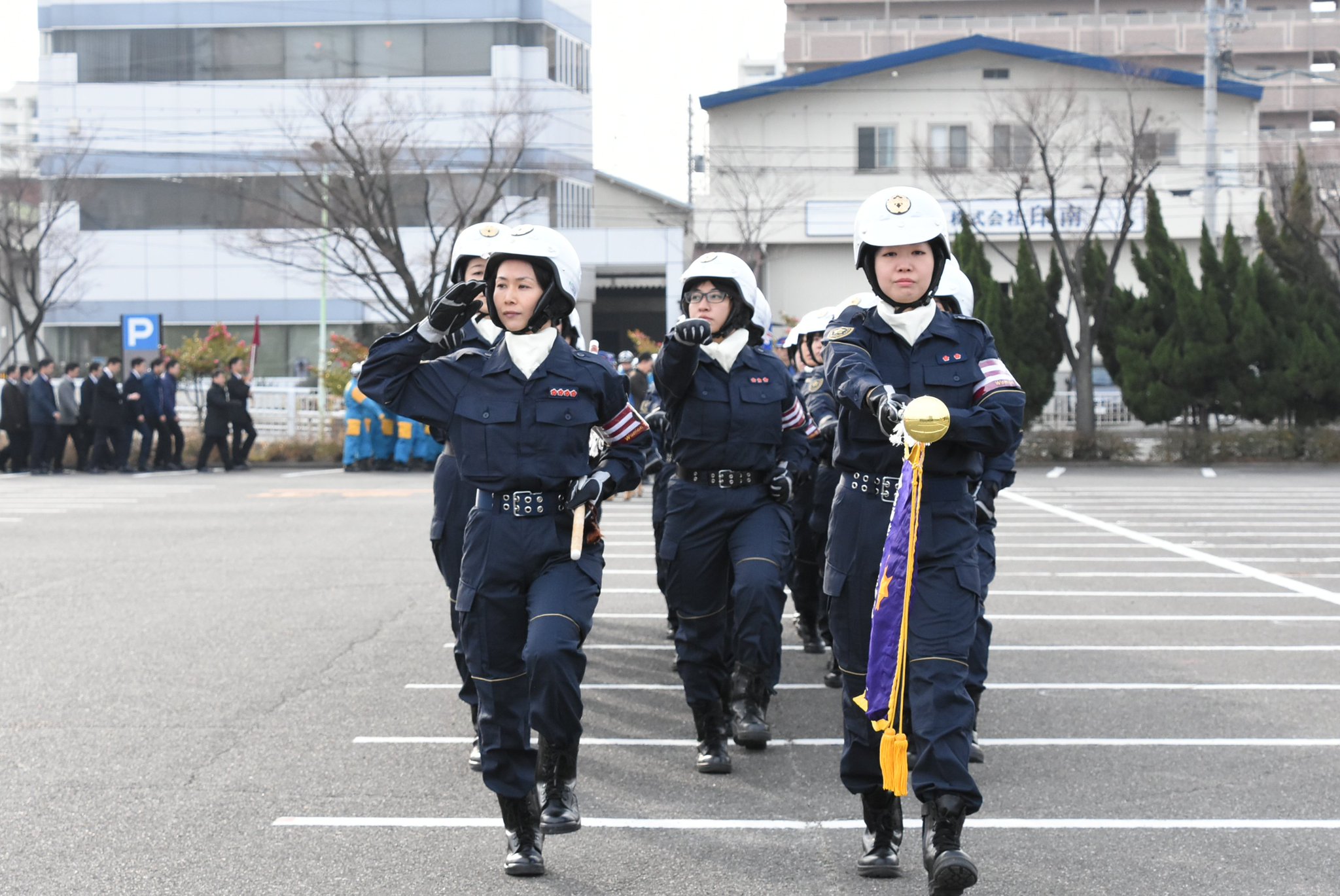 愛知県警察広報課 平成31年愛知県警察視閲式 写真は 第二機動隊特別大隊 女性警察官機動隊です 第二機動隊 特別大隊は 各警察署に特別警戒隊として配属され 各種警備活動等に従事しています 女性警察官機動隊は 各警察署に配属された女性警察官