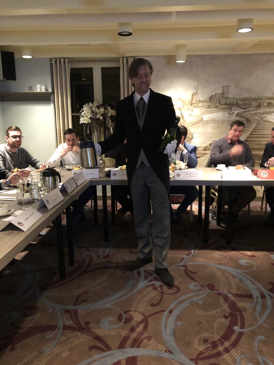 BNIElburg's tweet photo. De wekelijkse BNI ontbijtbijeenkomst is weer van start gegaan. Vandaag worden we bediend door ons lid Marco Overdijk (Stoeten en Partners). De BNI leden sponsorden zijn reis naar Zambia, als tegenprestatie voorziet hij ons van een sapje en een drankje. Staat je goed Marco! 👌🥂 https://t.co/e58f9gYRQn