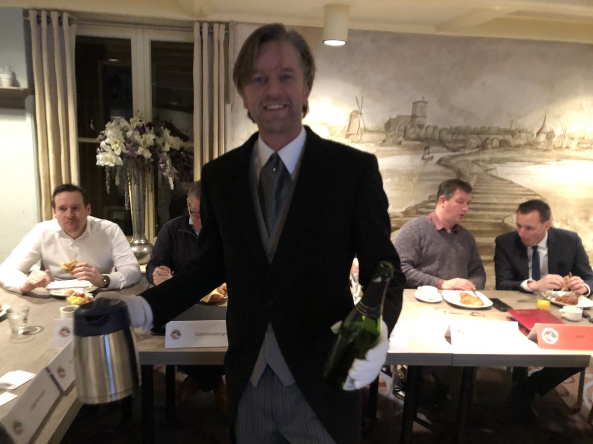 BNIElburg's tweet photo. De wekelijkse BNI ontbijtbijeenkomst is weer van start gegaan. Vandaag worden we bediend door ons lid Marco Overdijk (Stoeten en Partners). De BNI leden sponsorden zijn reis naar Zambia, als tegenprestatie voorziet hij ons van een sapje en een drankje. Staat je goed Marco! 👌🥂 https://t.co/e58f9gYRQn