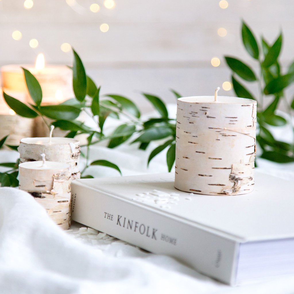 Natural and nature friendly home decor is something that matters to me, that's why these candles are made from sustainable soy wax and real birch bark. A best of nature to your home that is not harmful to nature. 🌳
#naturefriendly #sustainablehomedecor #sustainable #soycandle