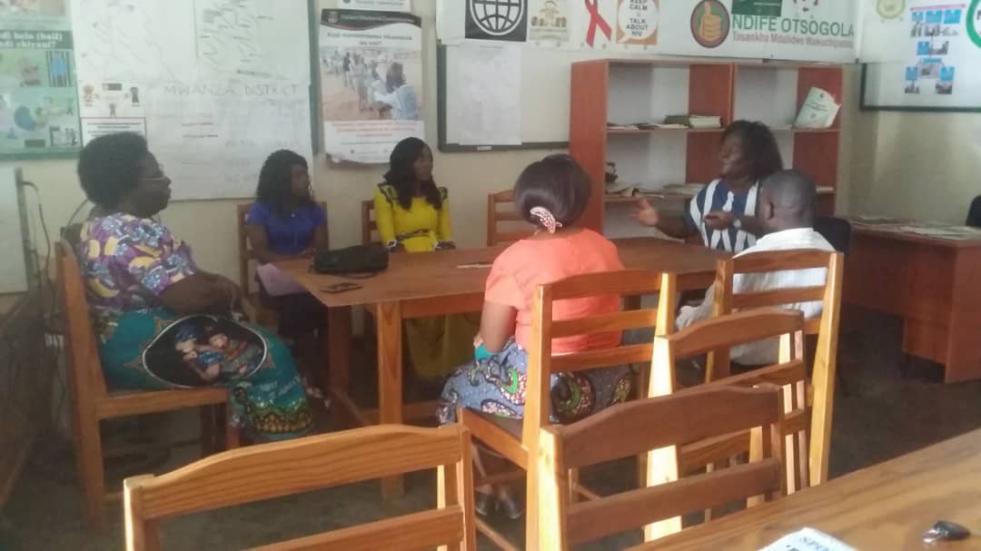 CapitalFMMw's tweet photo. This week @JaneKaongaCFM is in #Mwanza finding out the role of political parties in ensuring that women participate in politics. 

Tune in today at 15:30 CAT for #WomenInPolitics #AmayiMundale.
 #Malawi #WomenUnlimitedMW #WE4L 
@hivosrosa @hivos @HivosWiL
@Arlene_Grimes https://t.co/G8zyKdQWUo