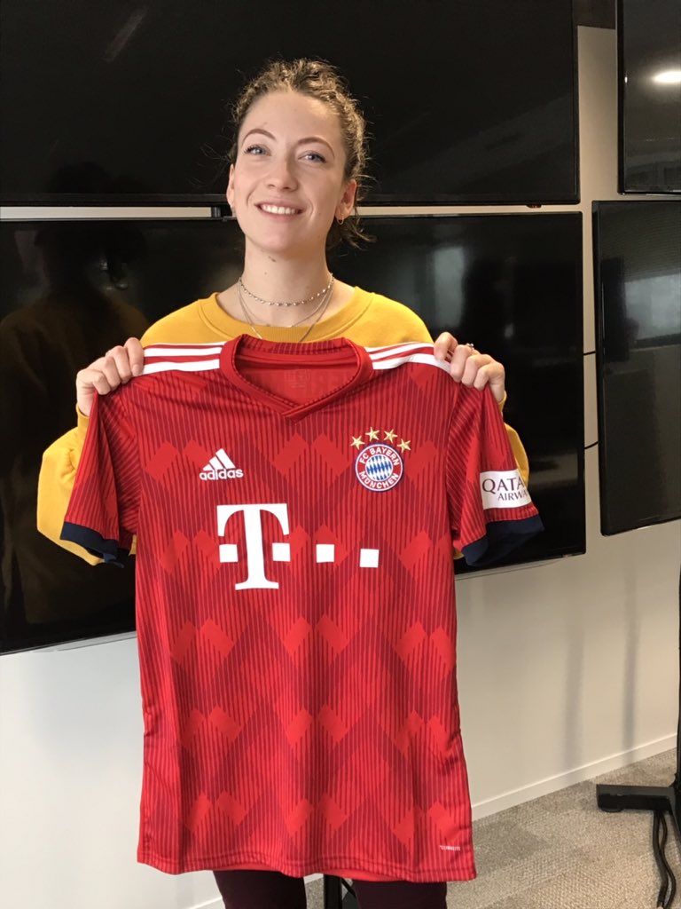 lequipedegreg's tweet photo. 🎁ALERTE CADEAU !🎁

@BenPavard28 signe au Bayern Munich 🖊️
On vous offre le maillot @adidasFR de sa future équipe 😍

Pour le gagner, 2 étapes :

1️⃣. Retweeter ce tweet
2️⃣. Follow @lequipedestelle

Bonne chance! 🎁 #EDE @lachainelequipe #Heretocreate https://t.co/FGuVejgZcj