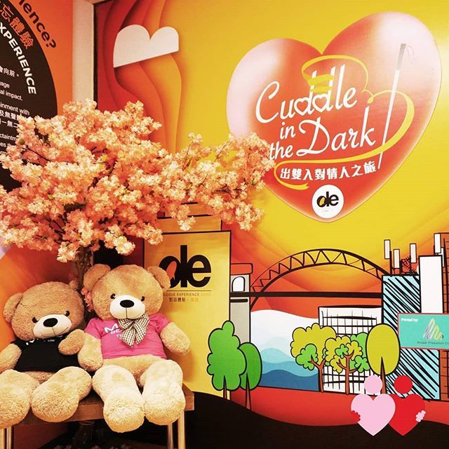 dialogue_exp's tweet photo. [暖笠笠 Cuddle in the Dark]
响一個伸手不見五指既環境下，兩個人一技白杖，可以行得有幾遠？Cuddle in the Dark 情人之旅推出咗喇，而家每日 6pm 前仲可享八折優惠，快 d 攬住你既最愛嚟���！

立即購票：https://t.co/mOwf2tjKzJ https://t.co/8Zuk8qinMY https://t.co/FwnUqR6K7S