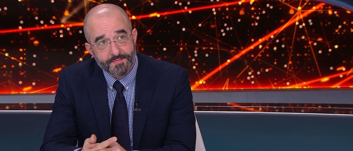 ECHO_TV's tweet photo. Kovács Zoltán felhívta rá a figyelmet, kibújt a szög a zsákból, a migránspárti ellenzék Sargentini személyében megtalálta a Soros-féle érdekek legékesebb képviselőjét Brüsszelben. 
https://t.co/OxTNXkyNMr
#ECHOTV #NAPIAKTUÁLIS #ELLENZÉK #SOROS #SARGENTINI https://t.co/E3bnJ22rDz