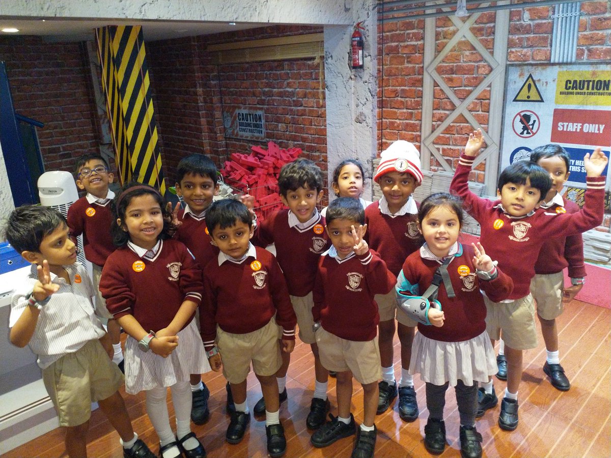 StaceyJudith's tweet photo. Working hard to earn our #Kidzos 💰 #Kg1B @gemsnms_alkhail @KidZaniaDubai https://t.co/XUIVQs25xE