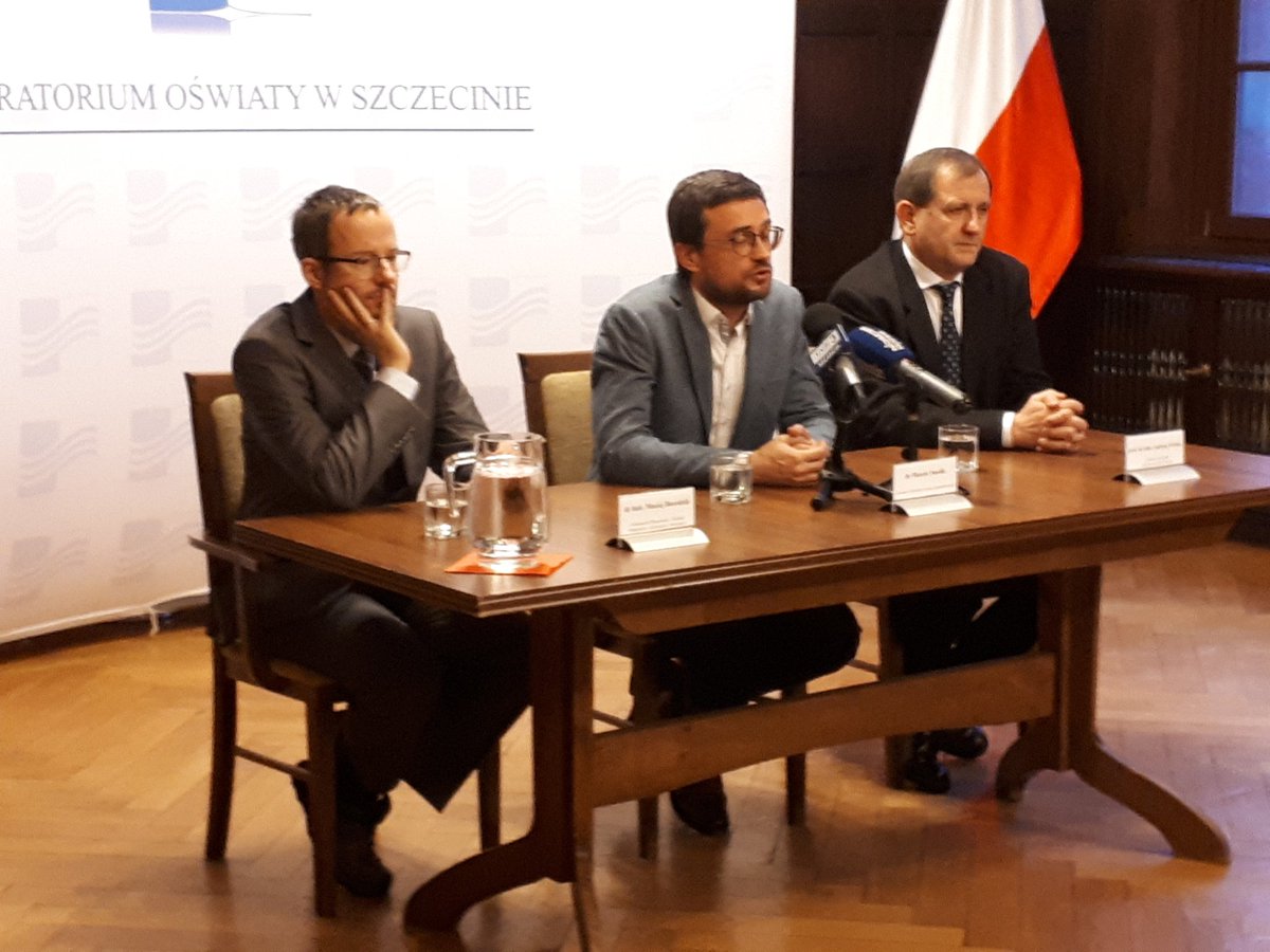 KO_Szczecin's tweet image. Trwa #KonferencjaPrasowa z udziałem Doradcy @prezydentpl prof. Andrzeja Waśki, Dyr. @CKE_PL dra Marcina Smolika i dra hab. Macieja Borodzika z @UniWarszawski. Tematem spotkania są założenia nowej #PodstawaProgramowa kształcenia ogólnego w szkole ponadpodstawowej.
#DobraSzkoła