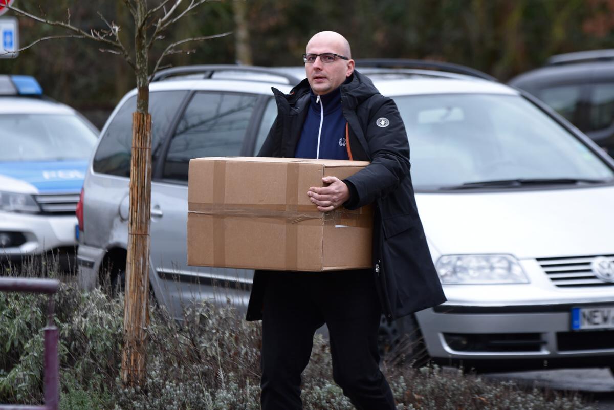 moenchtim's tweet photo. An der #NPD-Veranstaltung in #Büdingen nahm auch der #Chemnitz|er Rechtsrockhändler Yves #Rahmel von PC Records teil.
Bild 1 mit Thorsten #Heise: @recherchenorth 
Bild 2: @Pixelarchiv1 https://t.co/SyhGaRVAuA