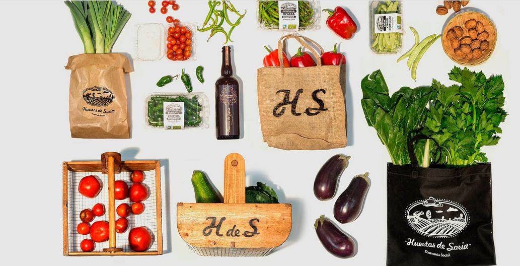 En nuestra tienda tenemos un gran surtido de frutas: naranjas, mandarinas, plátanos, melocotones, granadas... Entra en nuestra página y descúbrelo: huertosdesoria.org/tienda/fruta-y…