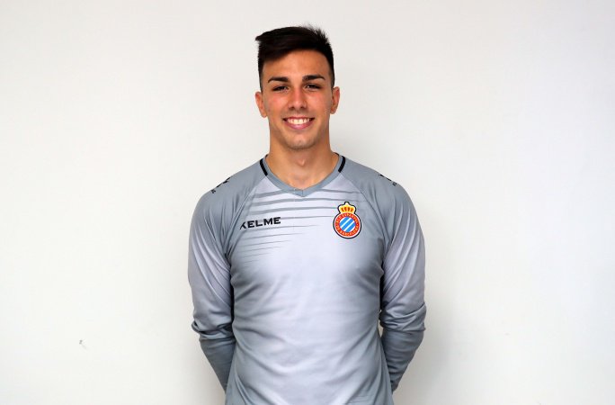 PrimeraRFEF_G3's tweet photo. 🎂Muchas felicidades a @lopezadry1 , jugador del @RCDEspanyolFF !! 🍾💐🍰🎈🎁🎉🎊🎉🎊🎉 #2bg3 https://t.co/NAdc9K3Us7