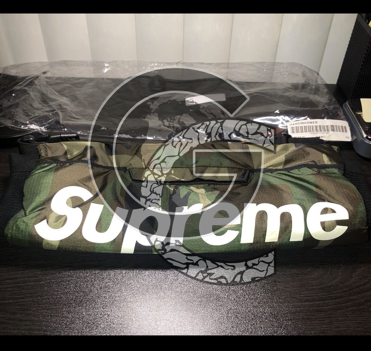 globalcooksFnF's tweet photo. 🎉1st GIVEAWAY🎉

Prizes will be:

1x lifetime membership to Global Cooks discord 

1x Supreme Handwarmer(Camo) 

FOLLOW, LIKE, and RT to enter! 
(Winners will be picked January 20th) https://t.co/VSeHUW9qhl