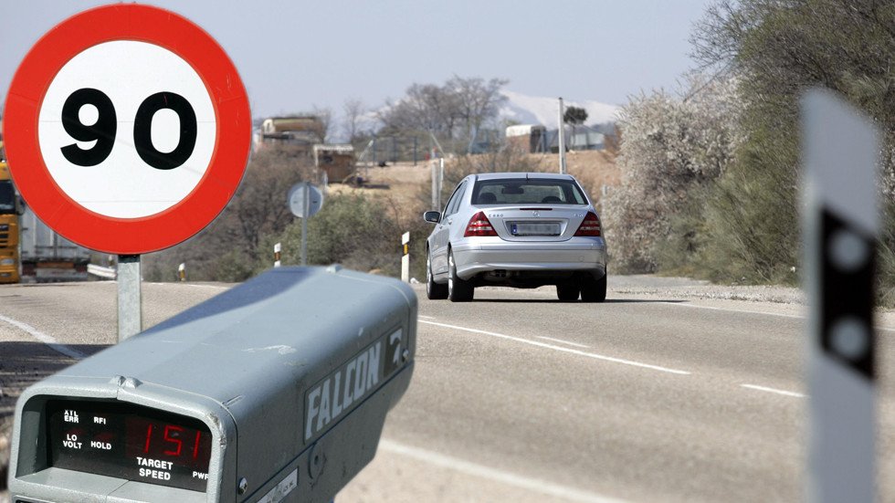 MoscosoTorres's tweet photo. El límite, en carreteras convencionales de un único carril será de 90 km/h será para coches y motos, mientras que para autobuses, furgonetas y camiones será de 80 km/h.: https://t.co/MtNcRD4xgR https://t.co/xucrs4z4BP