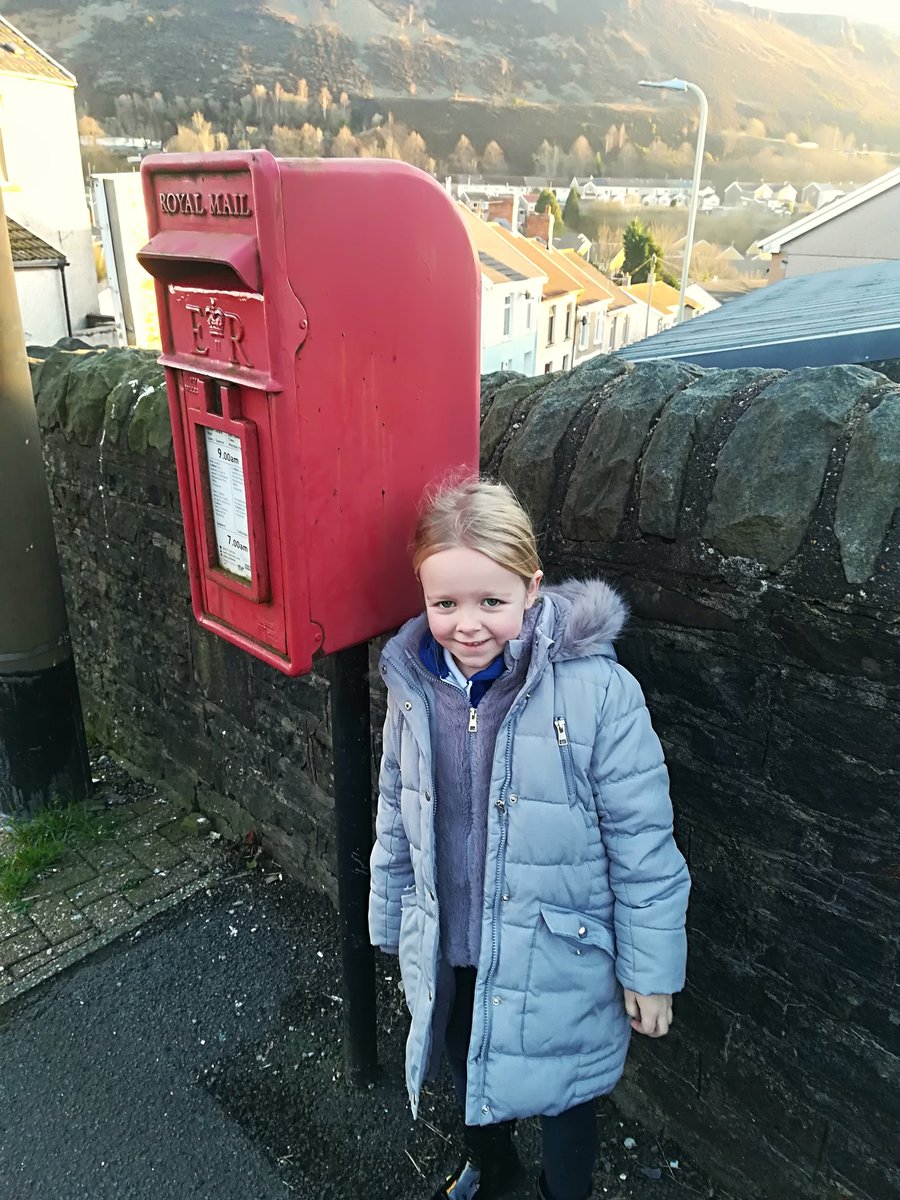 helenwalt38's tweet photo. @Williamstown1_2 esmie at our nearest post box #homework https://t.co/vnbFgrX2HG