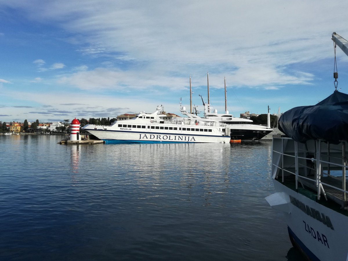 #Zadar: katamaran koji je udario u rivu zamalo je udario i u usidrene jahte. 3 osobe zatražile liječničku pomoć. <a href="/DNEVNIKhr/">DNEVNIK.hr</a> <a href="/novahr/">Nova TV</a>