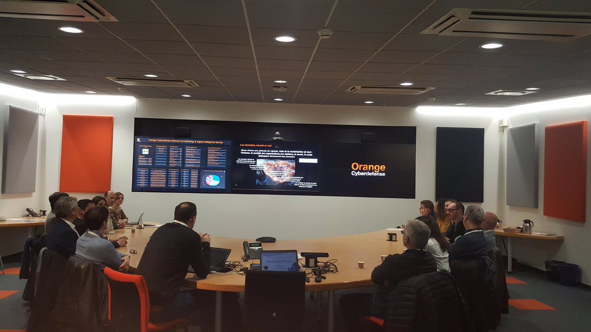 Visite du cyberSoc Orange à #Rennes réservée à 15 membres @adnouest. Merci aux équipes. @OrangeCyberdef  <a href="/edufaction/">Eric Dupuis</a>, <a href="/orangebusiness/">Orange Business</a> <a href="/franz_jarry/">Jarry Franz</a> <a href="/CyrilMarchal4/">Cyril Marchal</a>