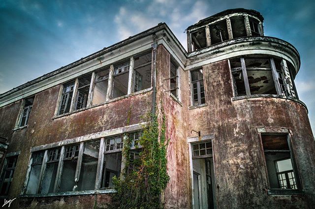 ChooksTwo's tweet photo. Haunted place ? 👻💀
#urbexploration #urbexworld #photooftheday #instapic #picoftheday #urbexfrance #urbex #urbexphoto #urbexphotography #landscapes #landscapephotography #beautifullandscape #canonfeed #canon #canon77d #tamronlens #haunted #hauntedhous… https://t.co/IFrQh8hfUI https://t.co/kfSTD9Zgwv