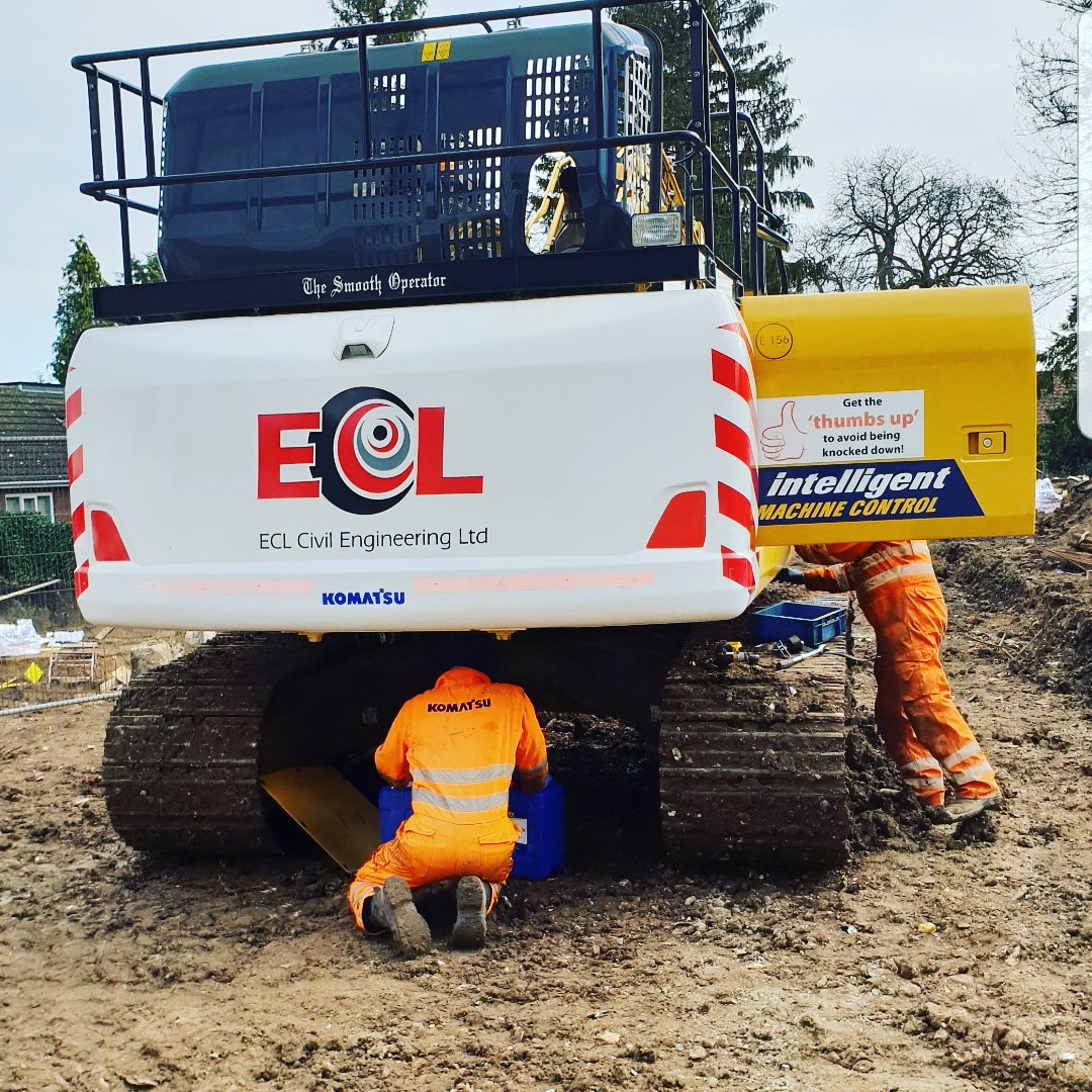 digger138's tweet image. The @MarubeniKomatsu boys hard at it 💪🏼
4500 hour service and DPF change #servicetime #komstsu210LCI #intelligentmachinecontrol #gps #eyeintheskydoesntlie #TeamECL