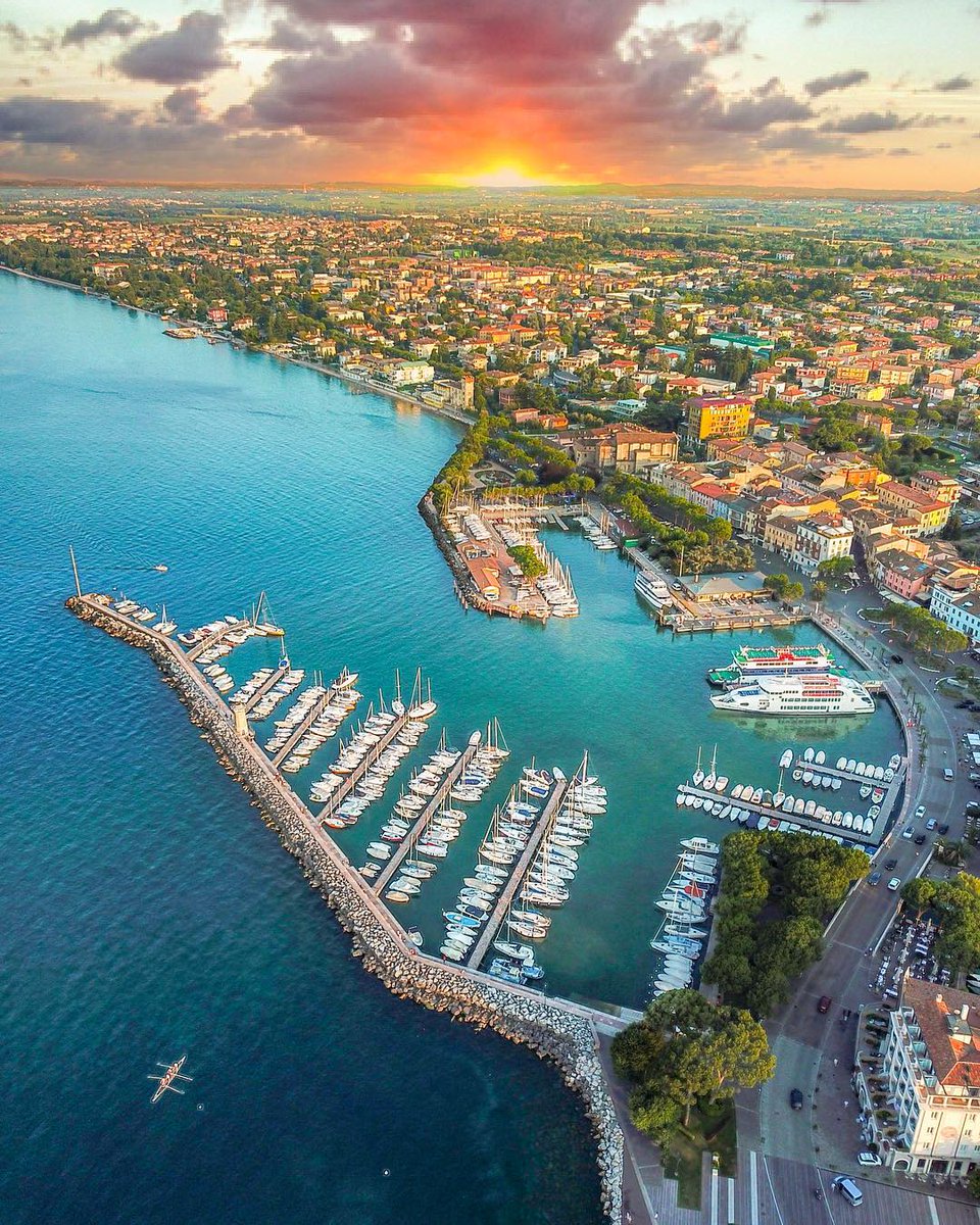 EmailHolidays's tweet photo. 🚤 Desenzano del Garda
📍 Italy
-
📷 @michaelpezzaioli || #emailholidays Follow @emailholidays for more! 👌
-
#sirmione #sirmionedelgarda #sirmionecastle #roccascaligera #castelliditalia #ig_italia #igersitalia #instaitalia #visititalia #italia365 #italiainunoscatto #italian https://t.co/l4jHM5e4bf