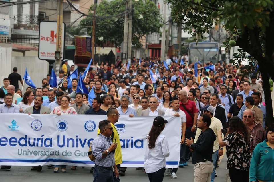 laradiodelsur's tweet photo. Estudiantes de #Ecuador @FEUENACIONALEC marchan #9Ene contra medidas neoliberales de Lenín Moreno https://t.co/jkBEbdUMS6 https://t.co/jkBEbdUMS6 #FelizMiércoles
#ElGobiernoDePocos #FueraCIFI2UG https://t.co/aVxnNxC8b0