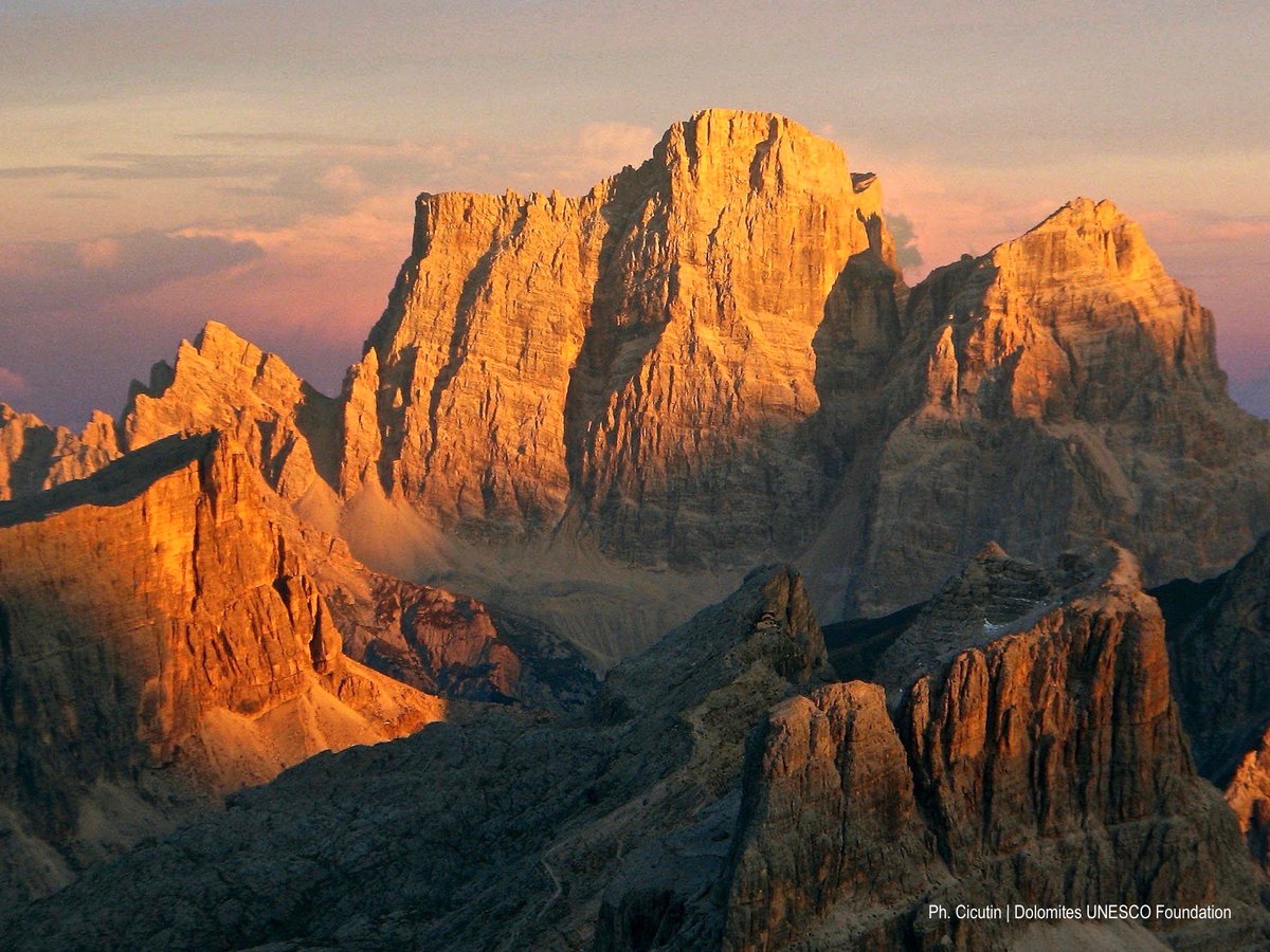 DolomitesUNESCO's tweet photo. il #2019 è l’anno del #decennale dell’iscrizione delle #Dolomiti nella Lista del #PatrimonioMondiale #UNESCO. Le Dolomiti sono state dichiarate Bene UNESCO per la loro #bellezza paesaggistica e per la loro importanza geologica e geomorfologica -> https://t.co/q7sBig1JLt https://t.co/BhWFtZZePC