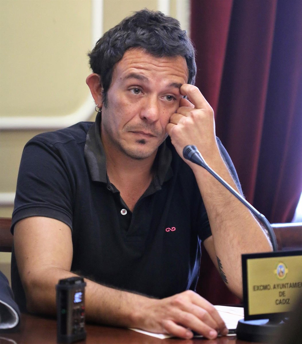 Ramon_Rouco_'s tweet photo. ℹℹ Los técnicos municipales de Cádiz encuentran Facturas irregulares que suman 13 millones de €. ¡¡habrá sido sin querer!!! Dijo Kichi 😂😂😂🔻🔻 https://t.co/t0xa3R2gaP