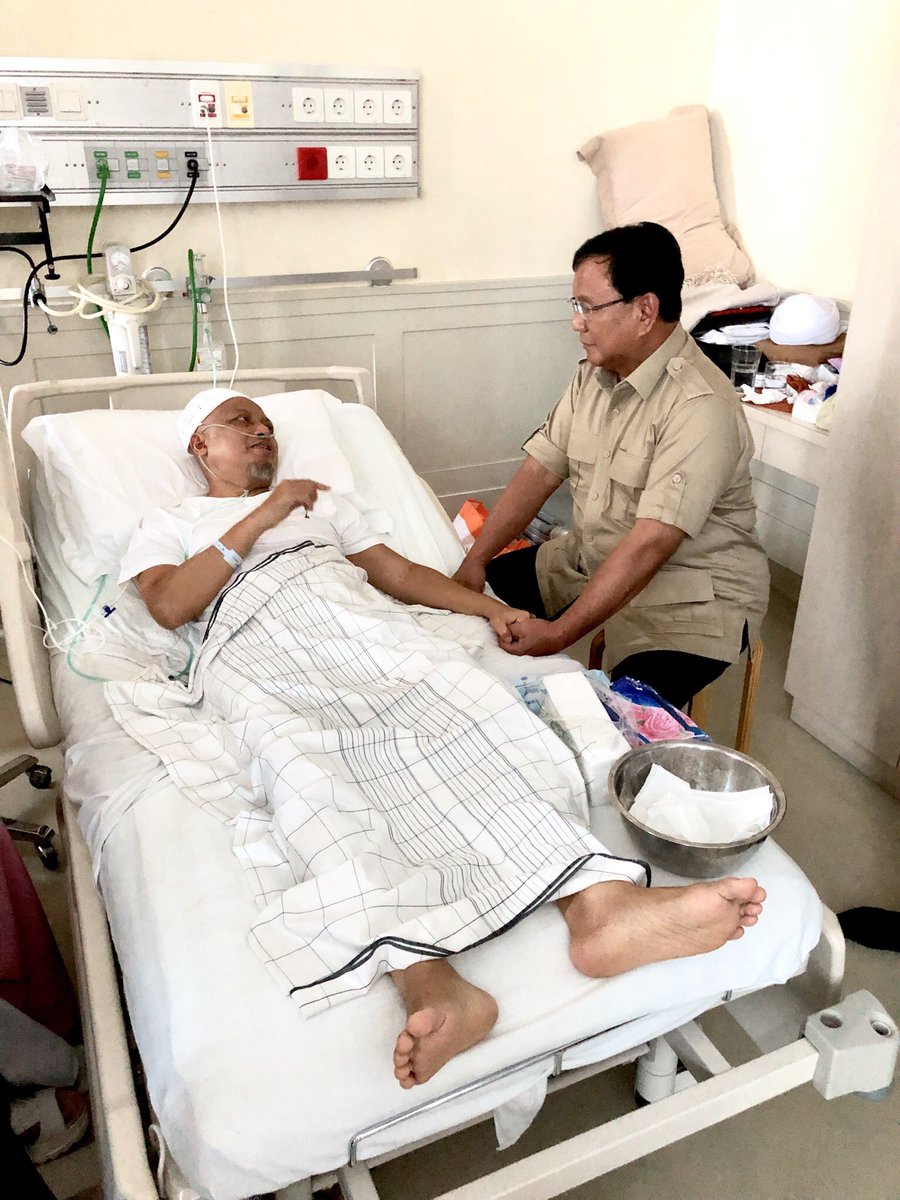 Doa saya untuk kesembuhan Ustad Arifin Ilham yang saat ini terbaring sakit. Tekad dan semangat beliau untuk sembuh sangat kuat, bahkan ditengah-tengah diskusi beliau sempat menunjukkan video berkuda kepada saya.