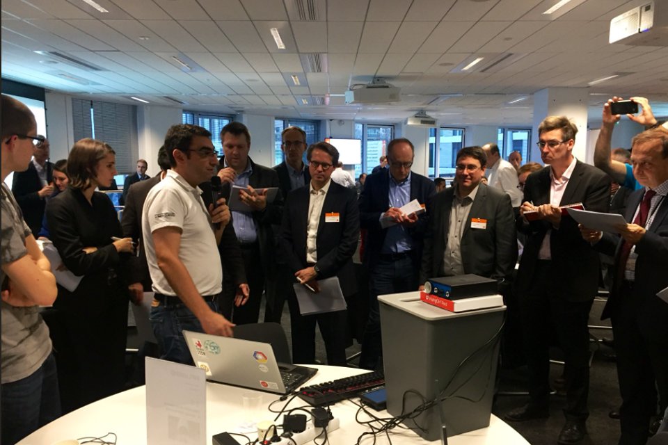 SNCFNumerique's tweet photo. Le 10/12/18, les équipes ont présenté leur solution aux cas d’usage soumis par #SNCF lors de la finale de l’#OrangeDeveloperChallenge #LTem : l’occasion de découvrir de potentiels partenaires & aborder de nouveaux projets #IoT. 👏🙋♂️
Retour sur la finale 👉https://t.co/1RhSvekbX4 https://t.co/UBlbFDiaJZ