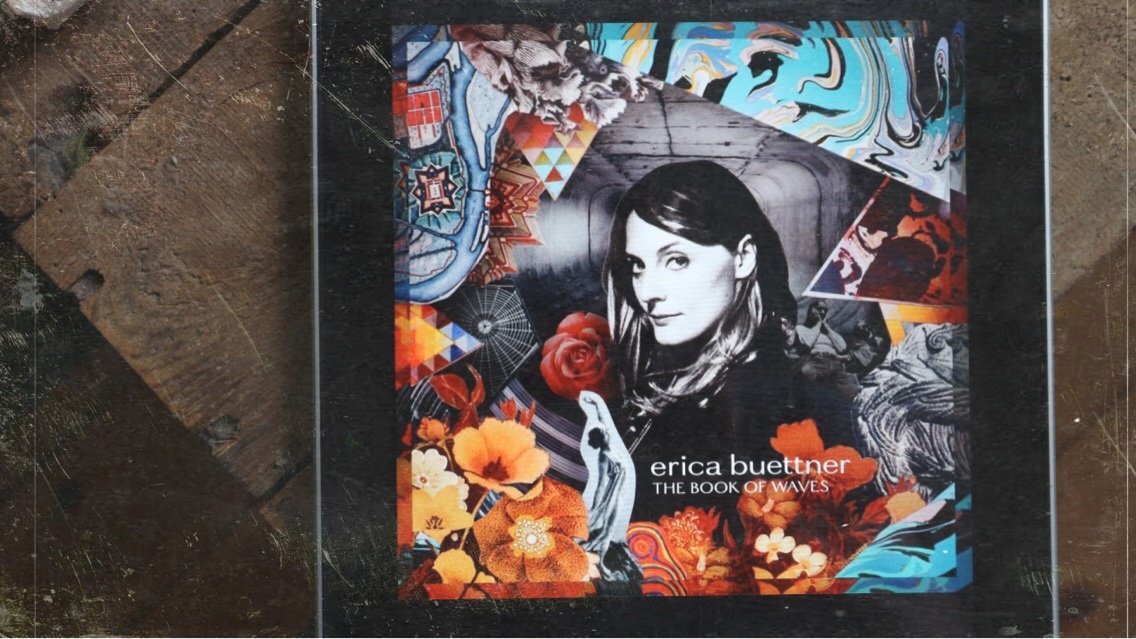JayHeey's tweet photo. #Music : exclusivité sur The Melting POP, l'artiste américaine Erica Buettner a répondu à nos questions sur son nouvel album "The Book Of Waves". Sa résurrection, ses projets, la musique : rencontre avec une artiste lumineuse. #Musique #France #Folk 

▶️ https://t.co/hxaUMucy6o https://t.co/Qq4NjmsvJg